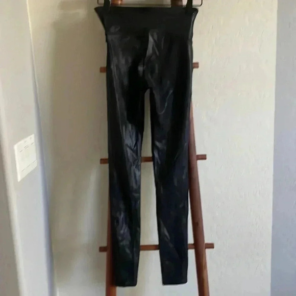 🆕 SPANX Faux Leather Leggings - Picture 6 of 7